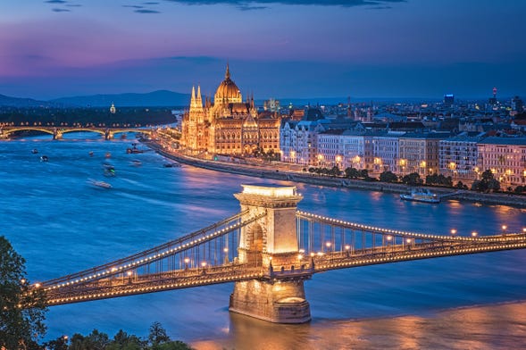 Visite de nuit dans Budapest avec dîner-spectacle